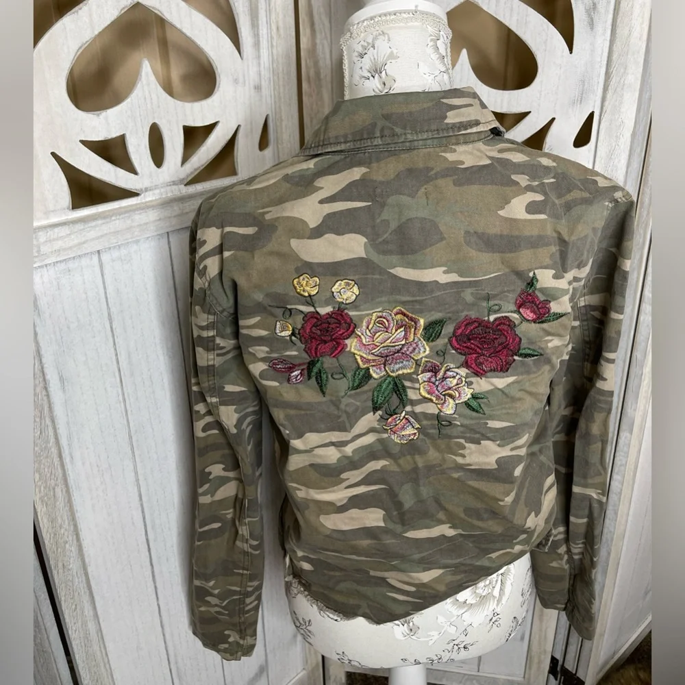Maurices Embroidered Floral Green Camo Jean Jacket Top Button Down Medium